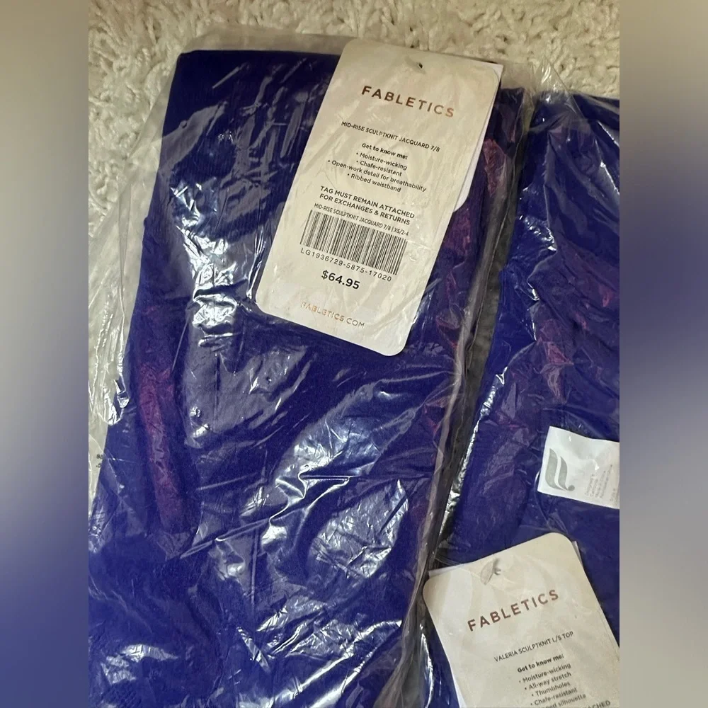 Fabletics workout set - Picture 6 of 7